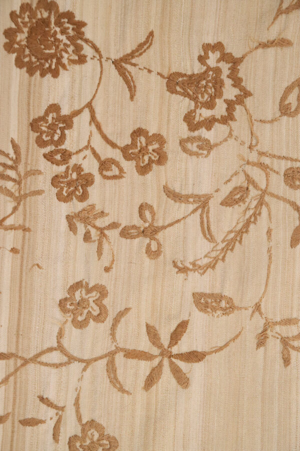 Poncho de vicuña bordado - Image 3