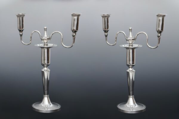 Par de candelabros coloniales