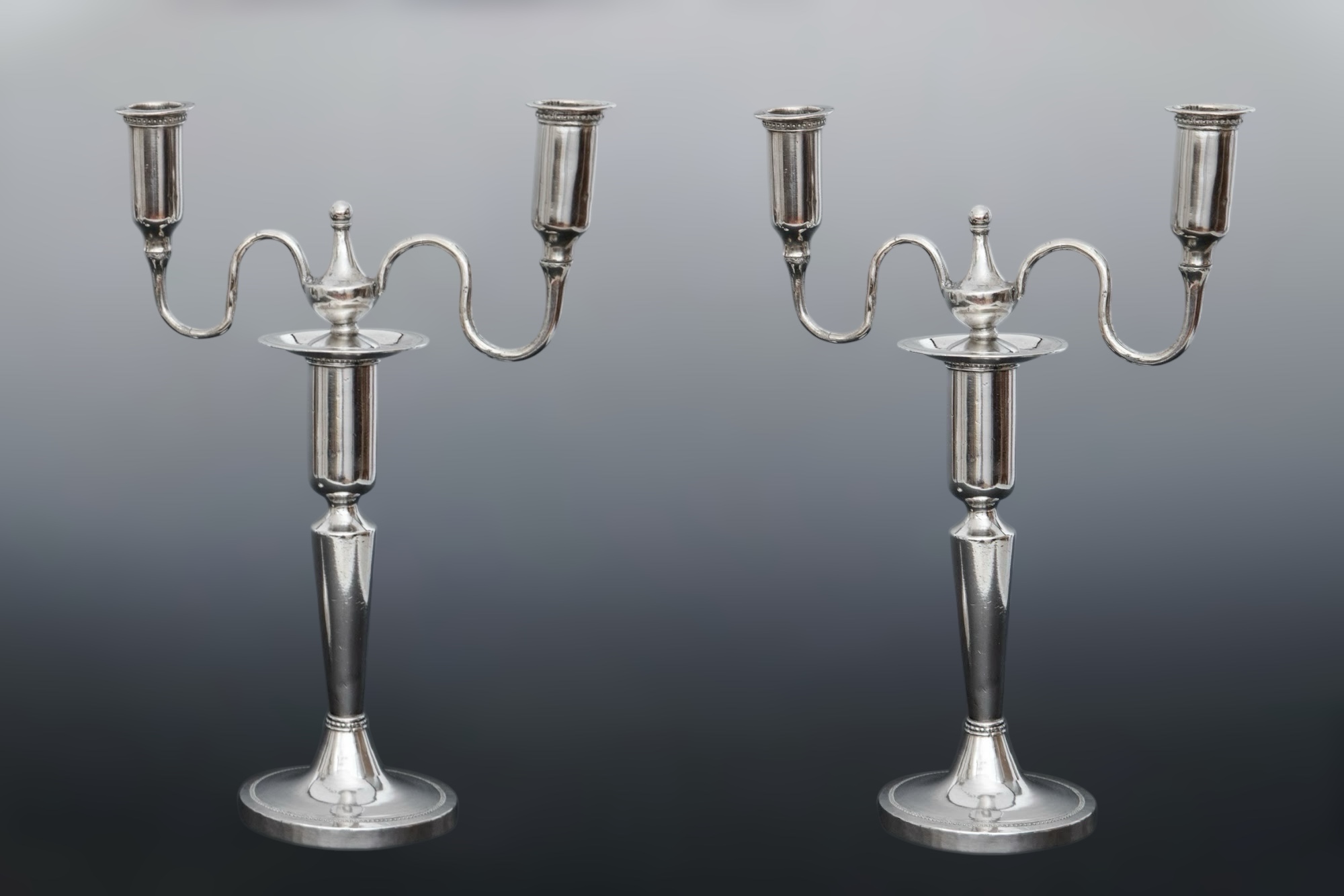 Par de candelabros coloniales