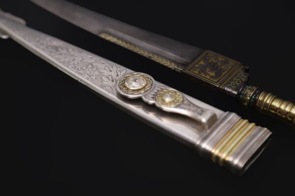 Cuchillos Brasileños de Plata, Oro y Diamantes - Image 7