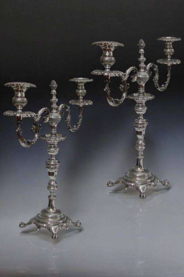 Par de candelabros portugueses