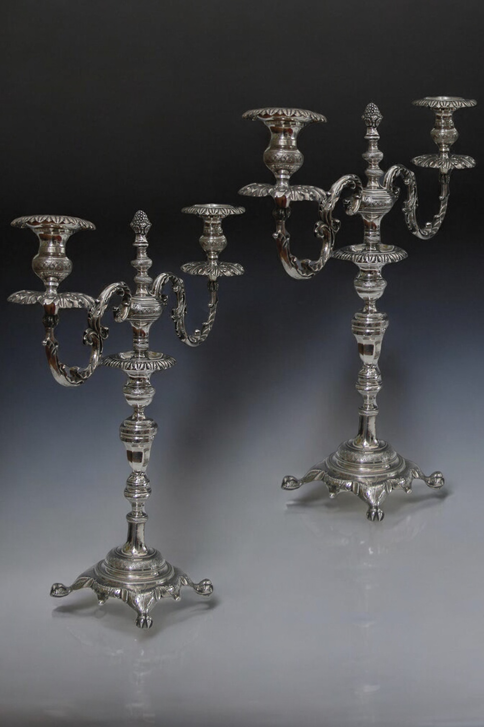 Par de candelabros portugueses